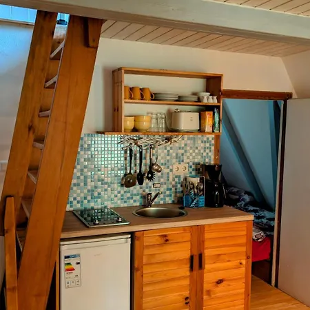 Ruheort Mitten Im Wald